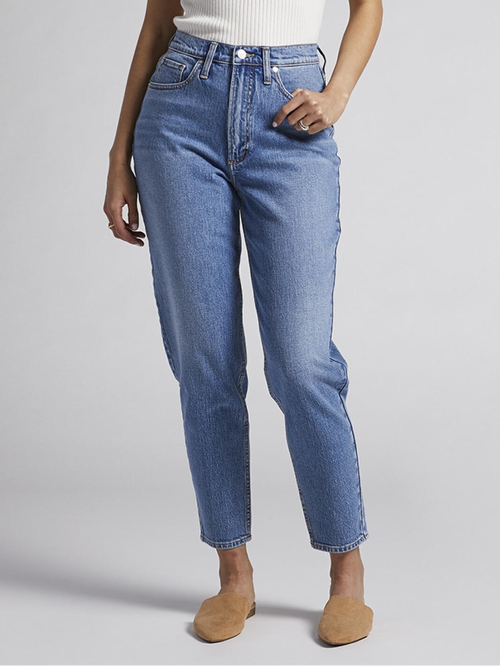 Silver Jeans Mom Jeans High Rise Tapered Leg Size 26x29 W26